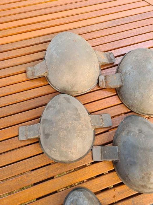 Moldes muito antigos de ovos chocolate