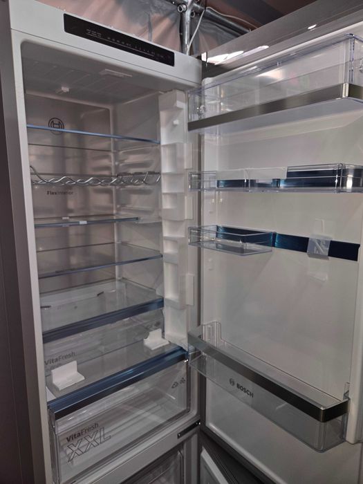 JANKI, ul. Wspólna 6 Lodówka Bosch czarne szkło