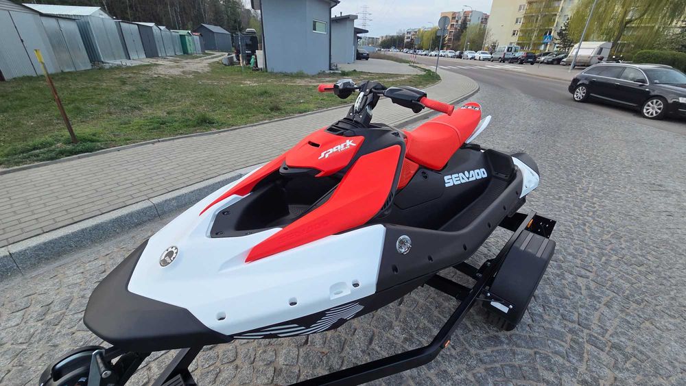 Sea-Doo Spark Trixx 90 (3-os.) – Dragon Red / Bright White
