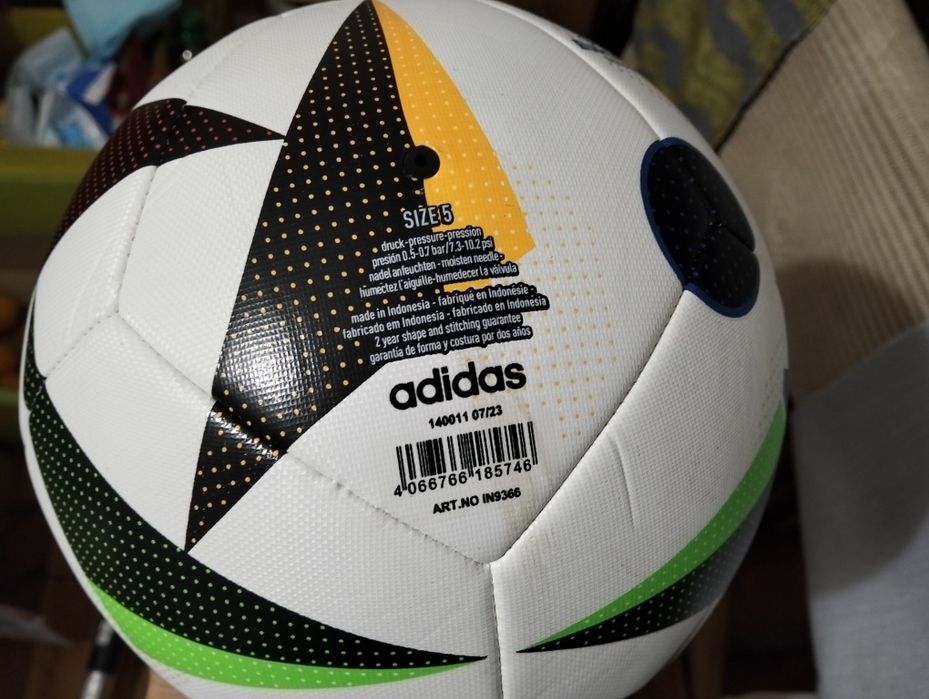 Bolas de futsal pro e futebol adidas UEFA 2024 novas