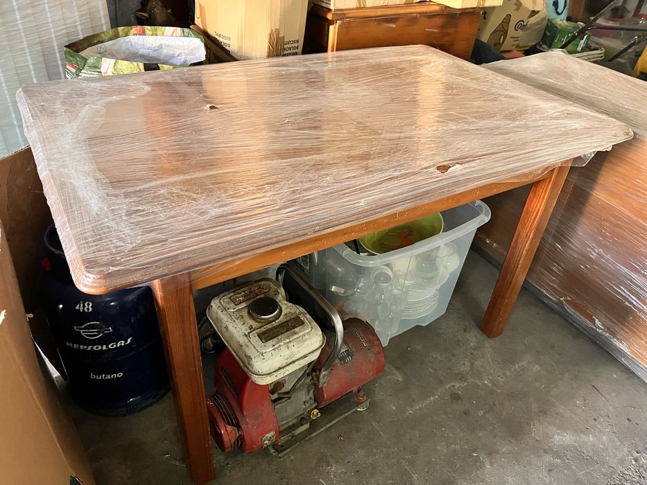 Mesa e aparador de cozinha