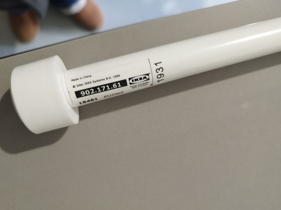 3 prateleiras novas para armários mais varão de cortinado