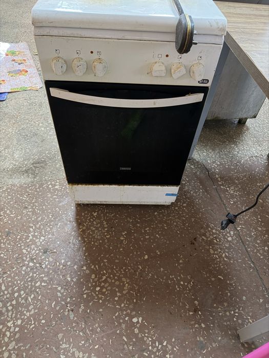 електрична плита Zanussi