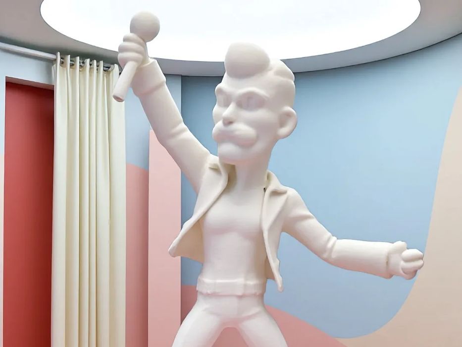 Freddie Mercury Figure: The Show Must Go On64552571052546120