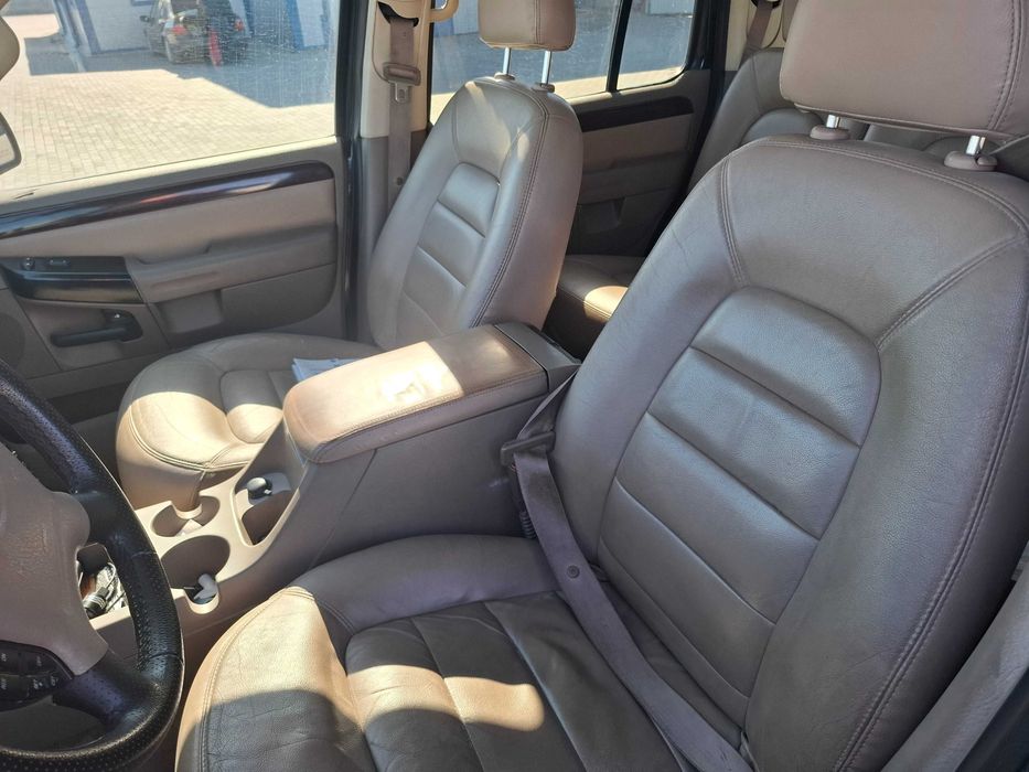 Автомобіль Ford Explorer