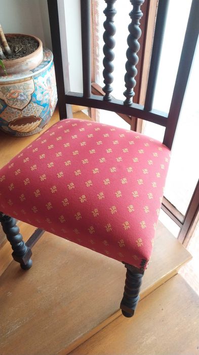 Cadeira em madeira totalmente restaurada