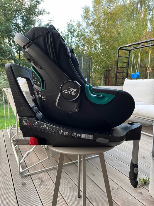 Fotelik Britax Romer Baby Safe 3 i-Size Space Black z bazą Vario 5Z