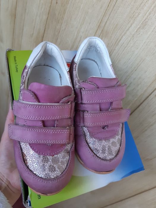 Кроссовки кожанные детские  р.24  (16 см)