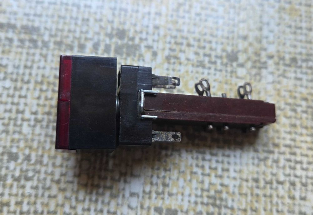Isostat wyłącznik sieciowy podświetlany do tv i innej elektroniki