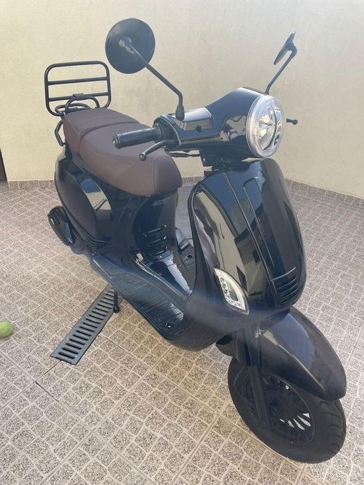 Vendo moto  praticamente nova