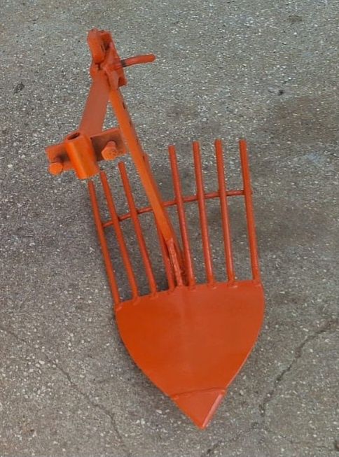 Arrancador de batatas usado para trator