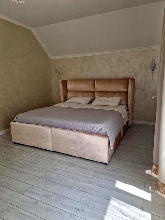 Здається шикарний 4 кімнатний Будинок по Вулиці Козацька.