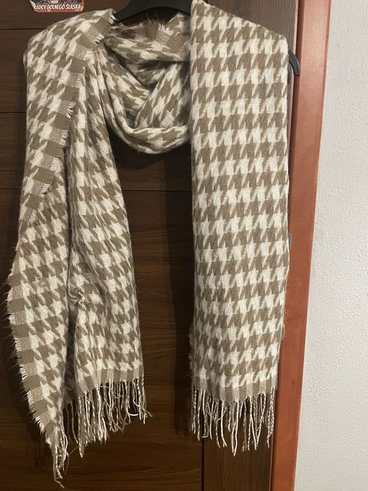 Sprzedam ciepły długi szal damski