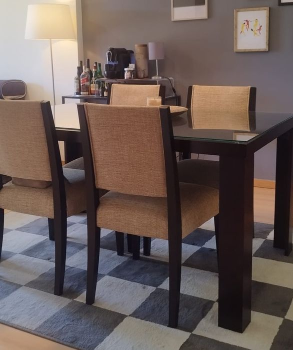 Mesa de jantar retangular com 4 cadeiras
