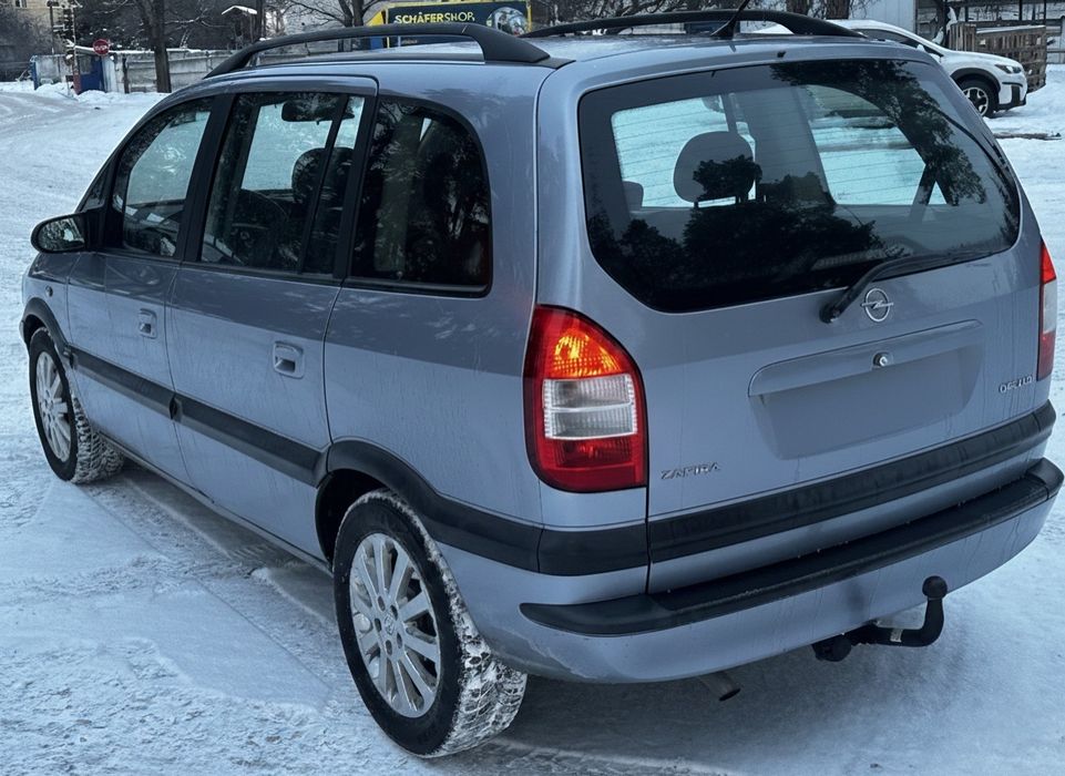 Свіжопригнана Опель Зафіра 1.8ГАЗ-БЕНЗИН  не розмитнена вже в Києві