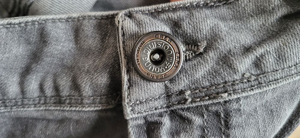 Szare jeansy z przetarciami / spodnie jeansowe vintage / slim fit