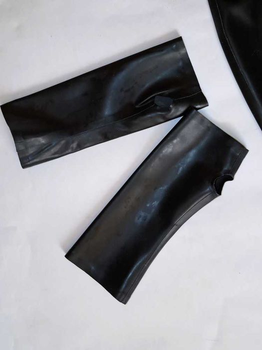 Czarny kombinezon latex 100% guma r. M/L