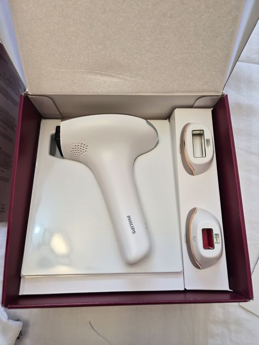 Фотоепілятор Philips Lumea 7000 +додаток на телефоні
(використовував