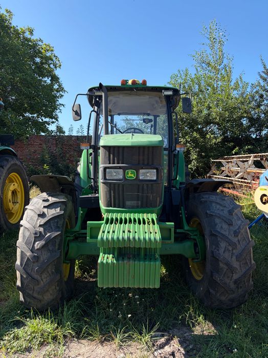 Трактор John Deere 6135B