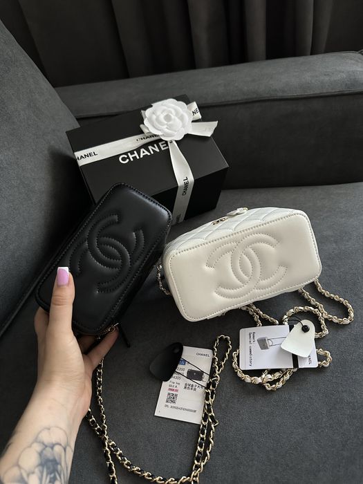 Сумка chanel шкіряна бочонок, чорний та білий шанель lambskin
