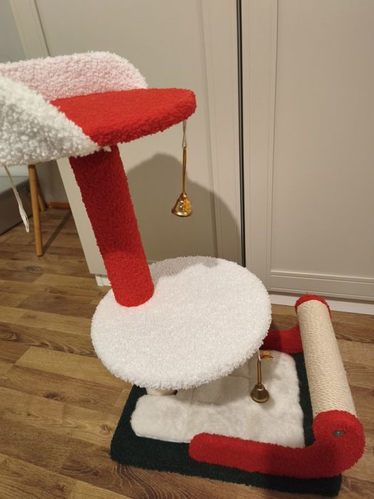 Świąteczny drapak dla kota