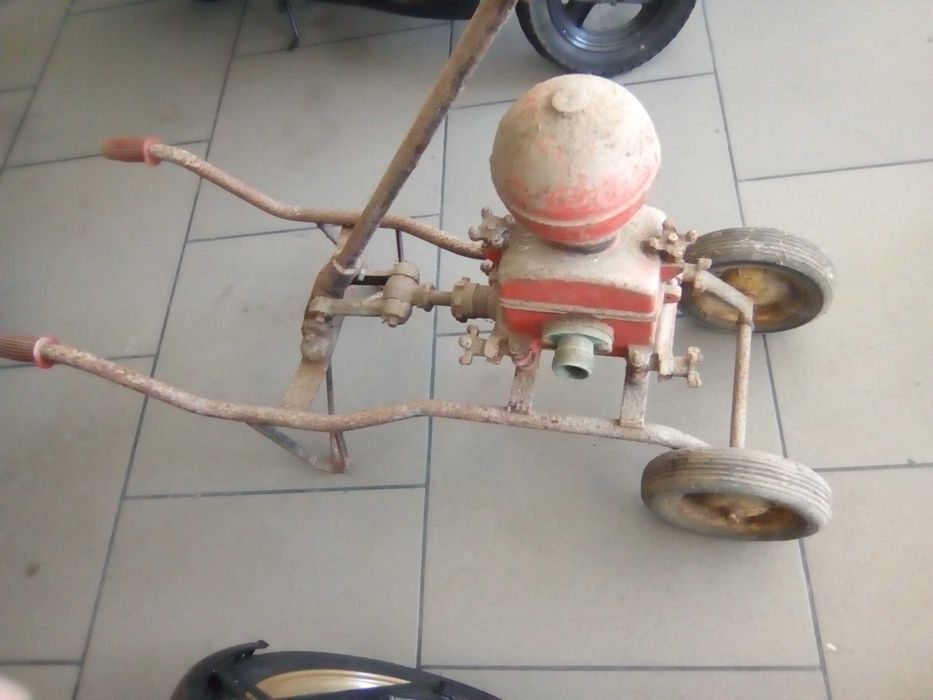 Bomba de tirar vinho antiga