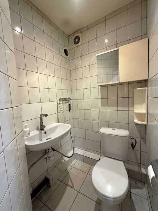 3-к біля Парку Перемоги, поверх 4/5, цегляний будинок, площа - 120 кв/м