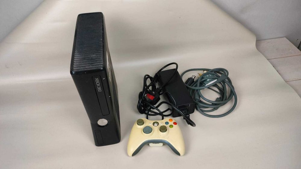 Konsola Xbox 360 komplet 250GB pad kable