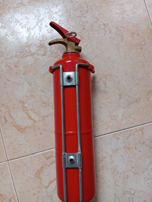 Extintor pequeno de pó seco
