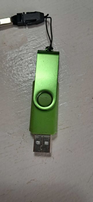 Pendrive 2 GB USB Zielony Obrotowy Twister + Smycz