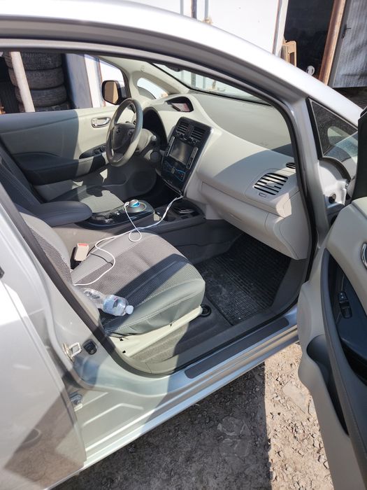 Nissan leaf 2012