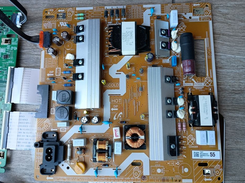 Płyta główna plus zasilanie telewizora Samsung model UE55NU7440