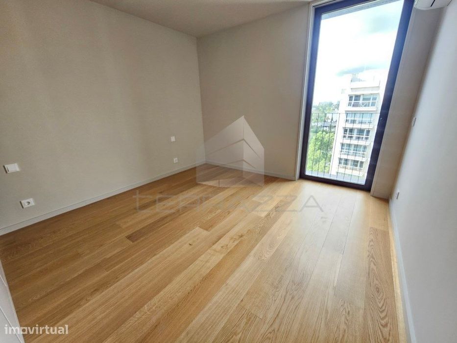 Apartamento T3 Na Alameda Dos Jardins Da Arrábida Com Vista Mar