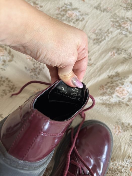 Marks & Spencer lakierowane bordowe półbuty 36