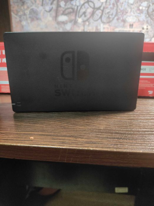 Nintendo Switch красно-синя