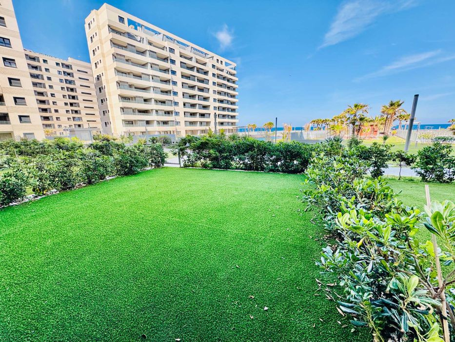 Апартаменти з 2 спальнями · 1-ша лінія моря · Три Басейни · Іспанія