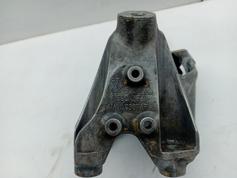 Apoio do motor AUDI Q8 (4MN)