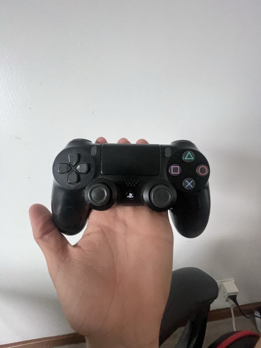 Vendo ps4 slim com fc26,mortal combat 11 e mais extras