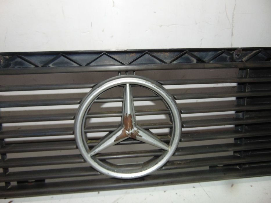 Mercedes MB 100 grelha