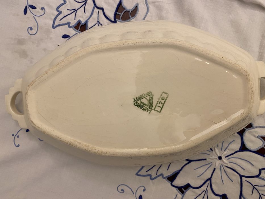 Terrina em louça antiga