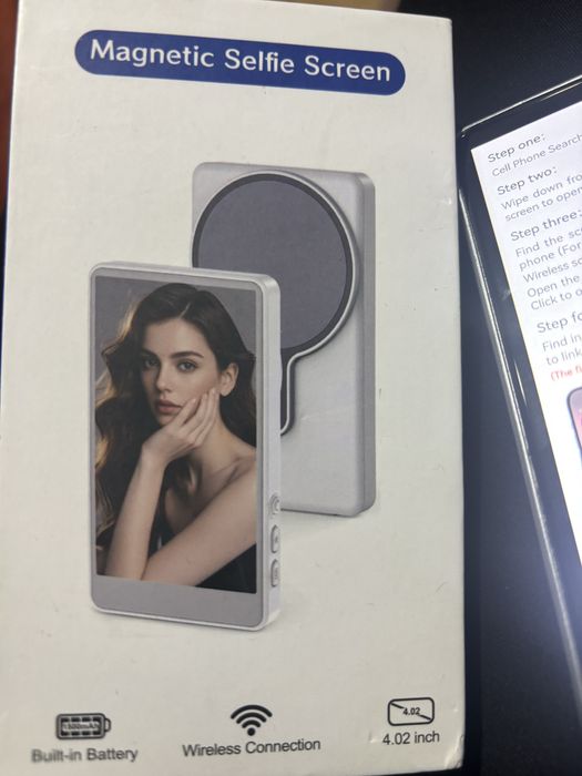 Magnetic selfie screen