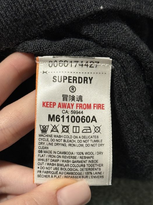 Светр з шерстью молодого ягня, бренд superdry