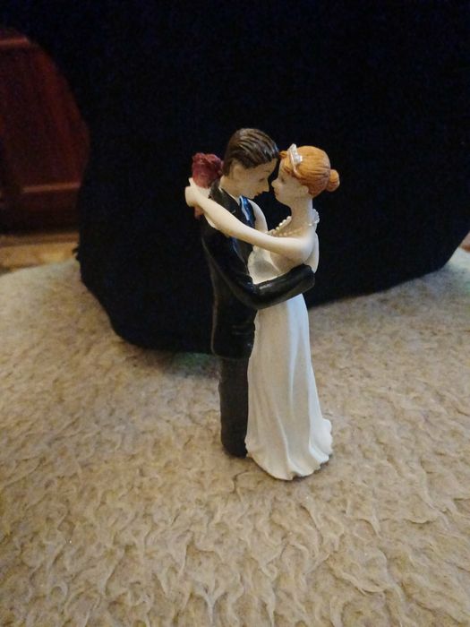 ,,Молодята" - фігурка, статуетка