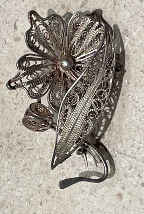 Alfinete de peito vintage, em filigrana fina