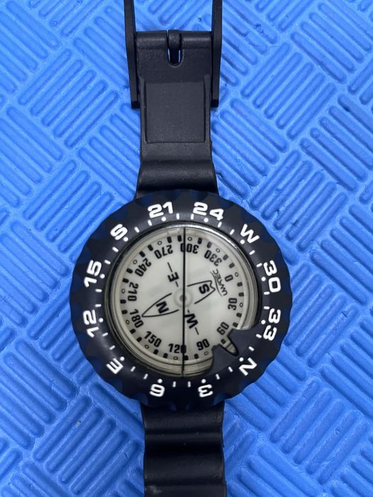 Bússola de pulso para mergulho