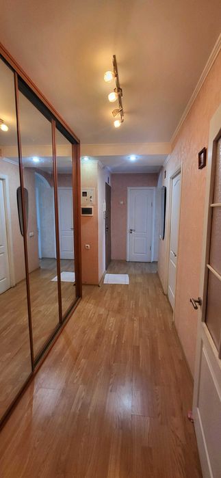 Продаж 3-х к.кв. вул. Новгородська, буд. 5, поруч 5-та дитяча лікарня.