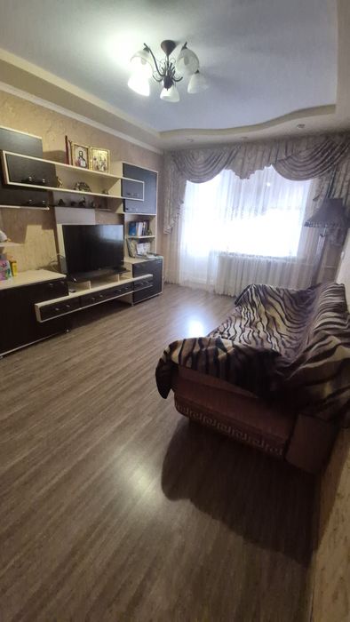 Продам 3-х кімнатну квартиру, р-н Київська