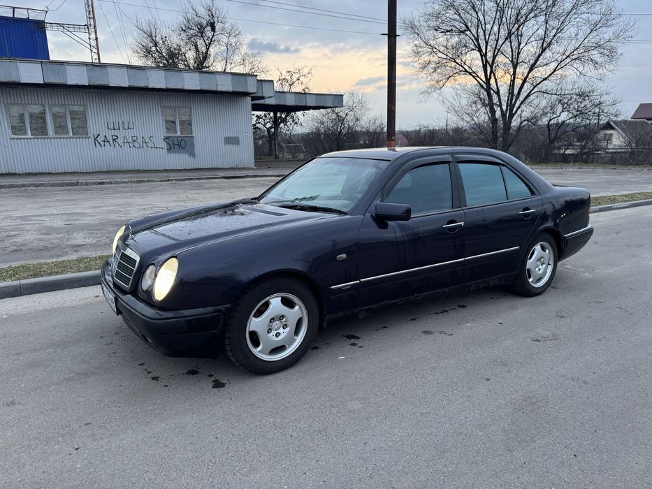 Продам MERCEDES-E240
