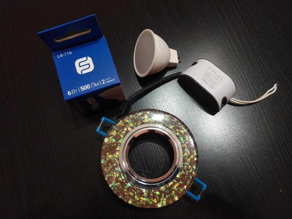 Светильник встраиваемый