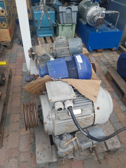 silnik elektryczny, silniki z przekładniami,różne moce i obroty.